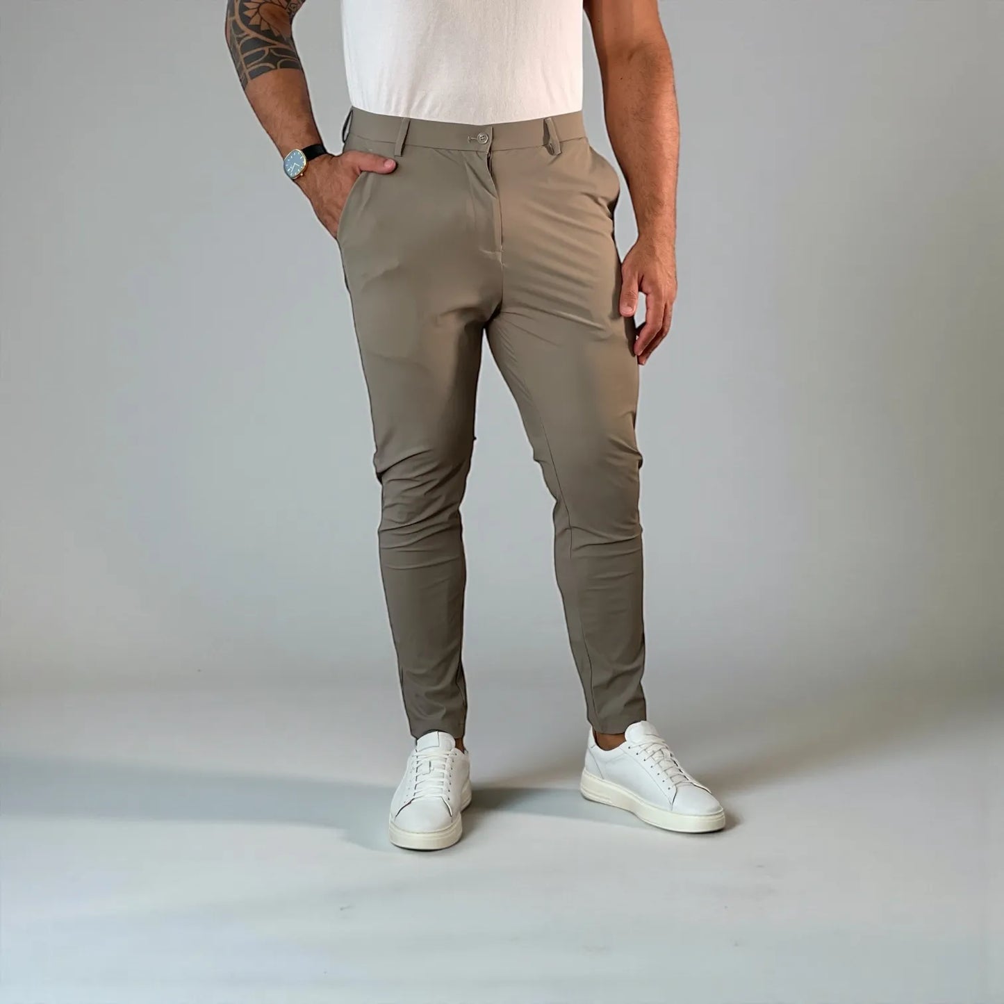 Calça Masculina Slim Tech Khaki em Poliamida Premium