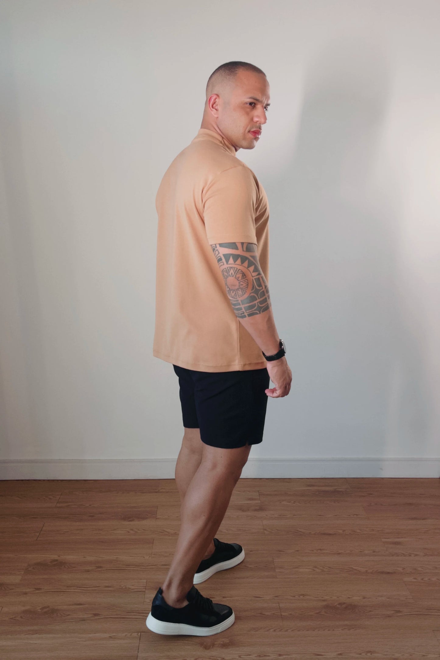 Camiseta Masculina Premium Algodão Egípcio Gola Alta Ocre D’Grife