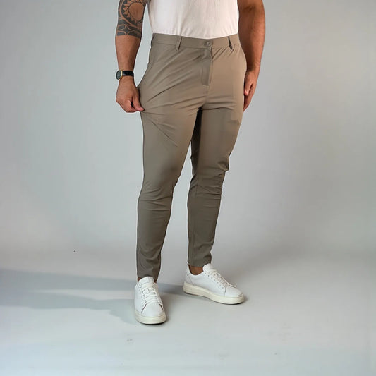 Calça Masculina Slim Tech Khaki em Poliamida Premium