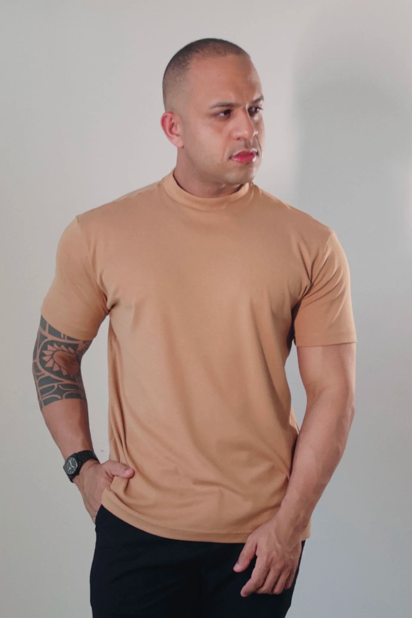 Camiseta Masculina Premium Algodão Egípcio Gola Alta Ocre D’Grife