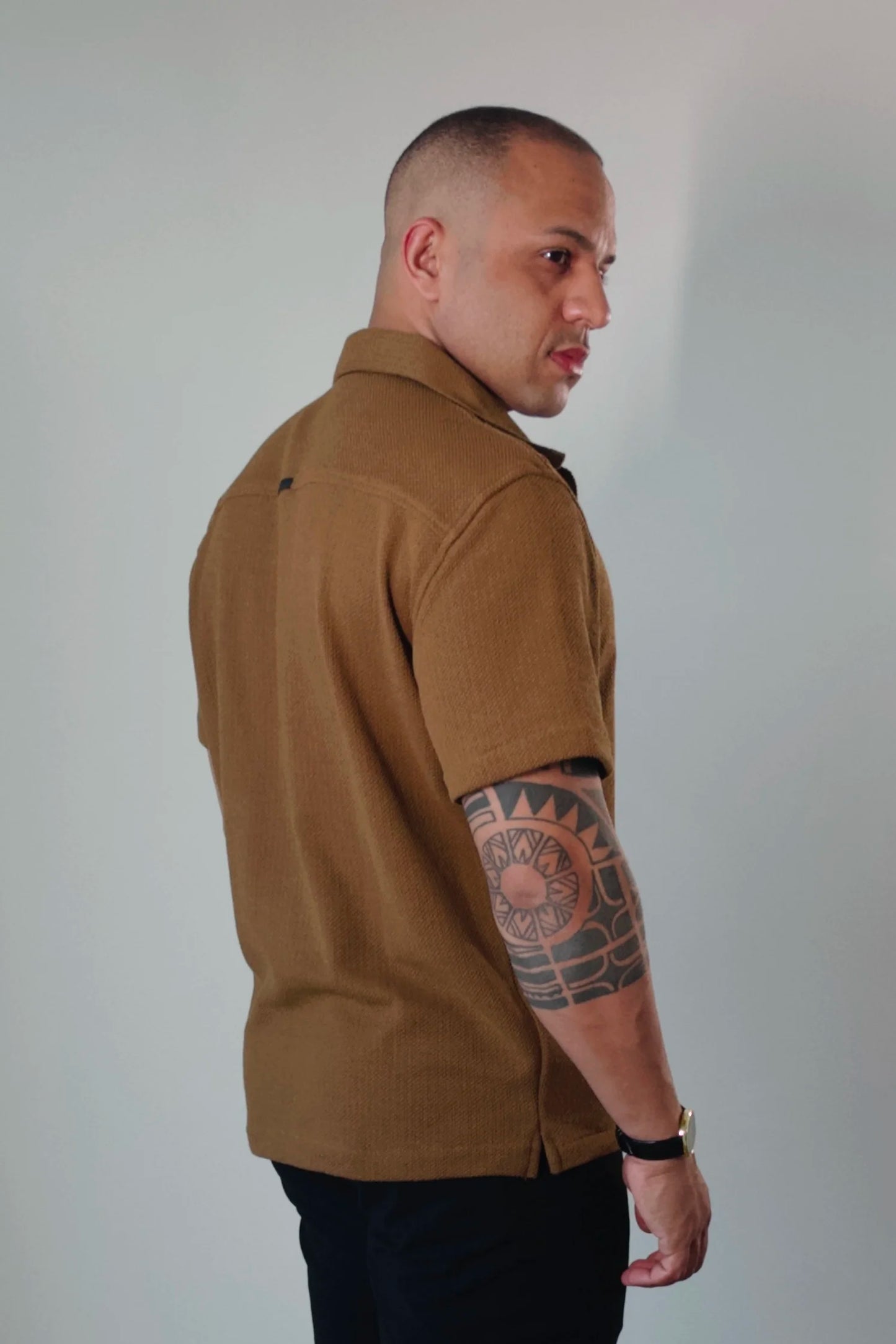 Camisa Oversized Masculina Tricot Gola Cubana Ocre D’Grife