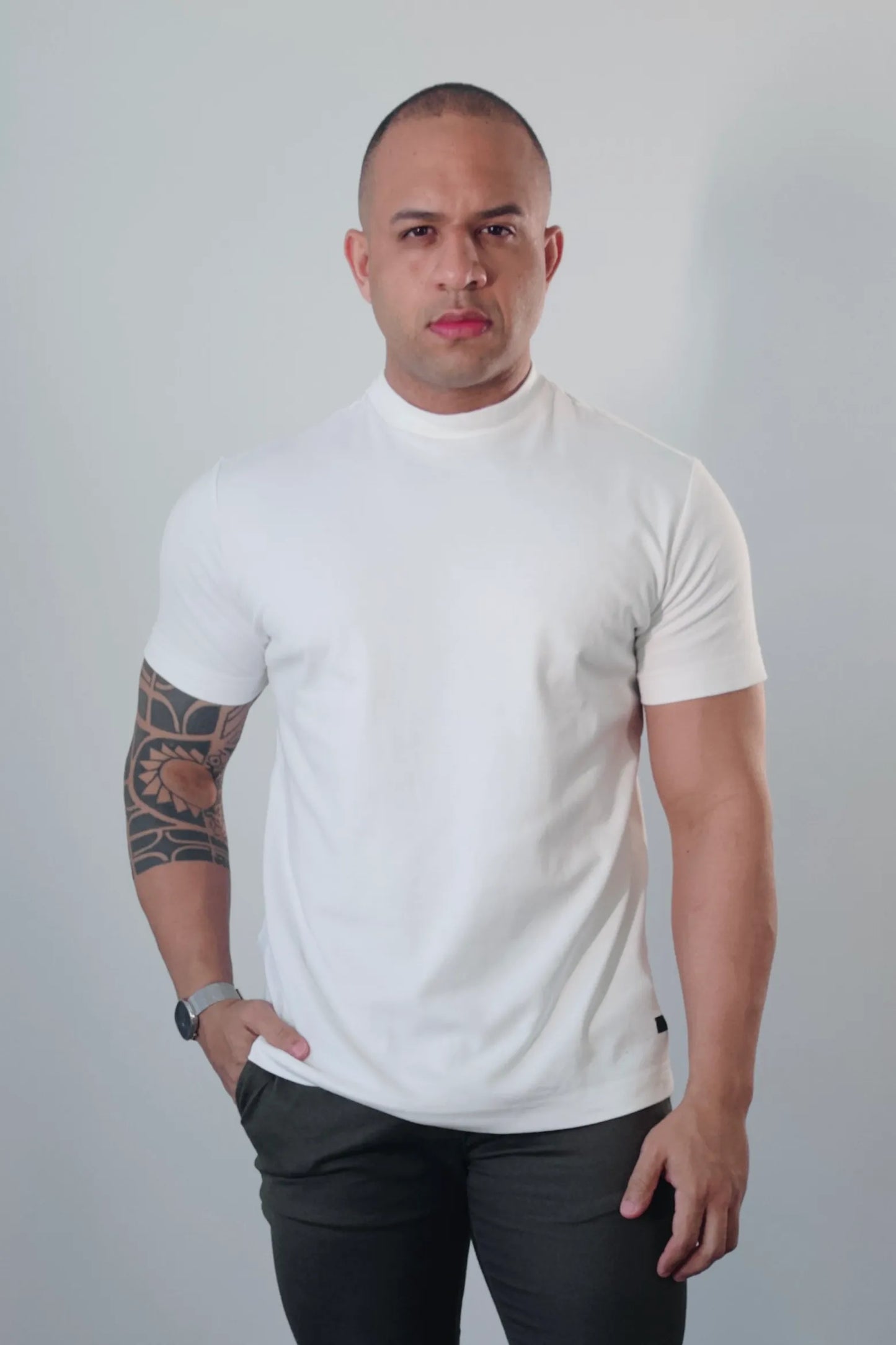 Camiseta Masculina Premium Algodão Egípcio Gola Alta Off-White D’Grife