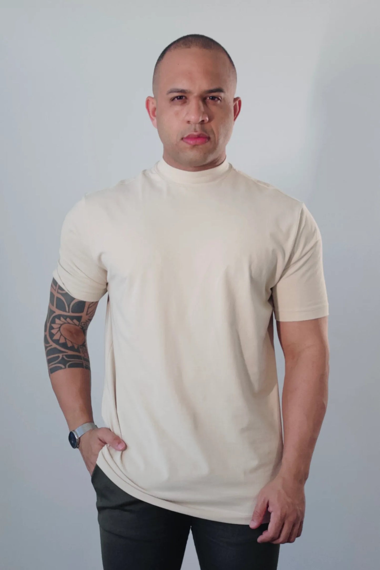 Camiseta Gola Alta Masculina Premium Egipcio Flex Bege